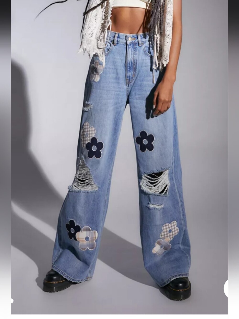 Urban Outfitters BDG Skater Baggy Daisy Patch Jeans Distressed Ripped Y2K 28